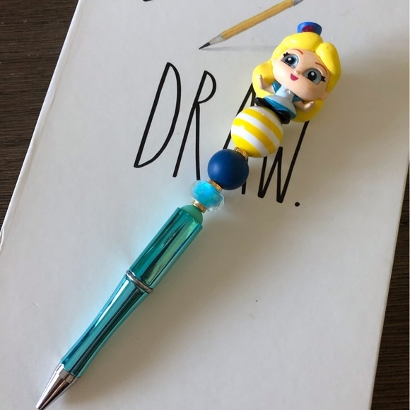 Disney Doorables: Alice in Wonderland: Alice handmade beaded pen - Picture 2 of 3